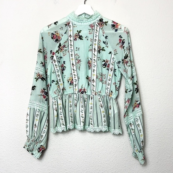 Hemant & Nandita Amour Floral Lace Blouse - Picture 4 of 10